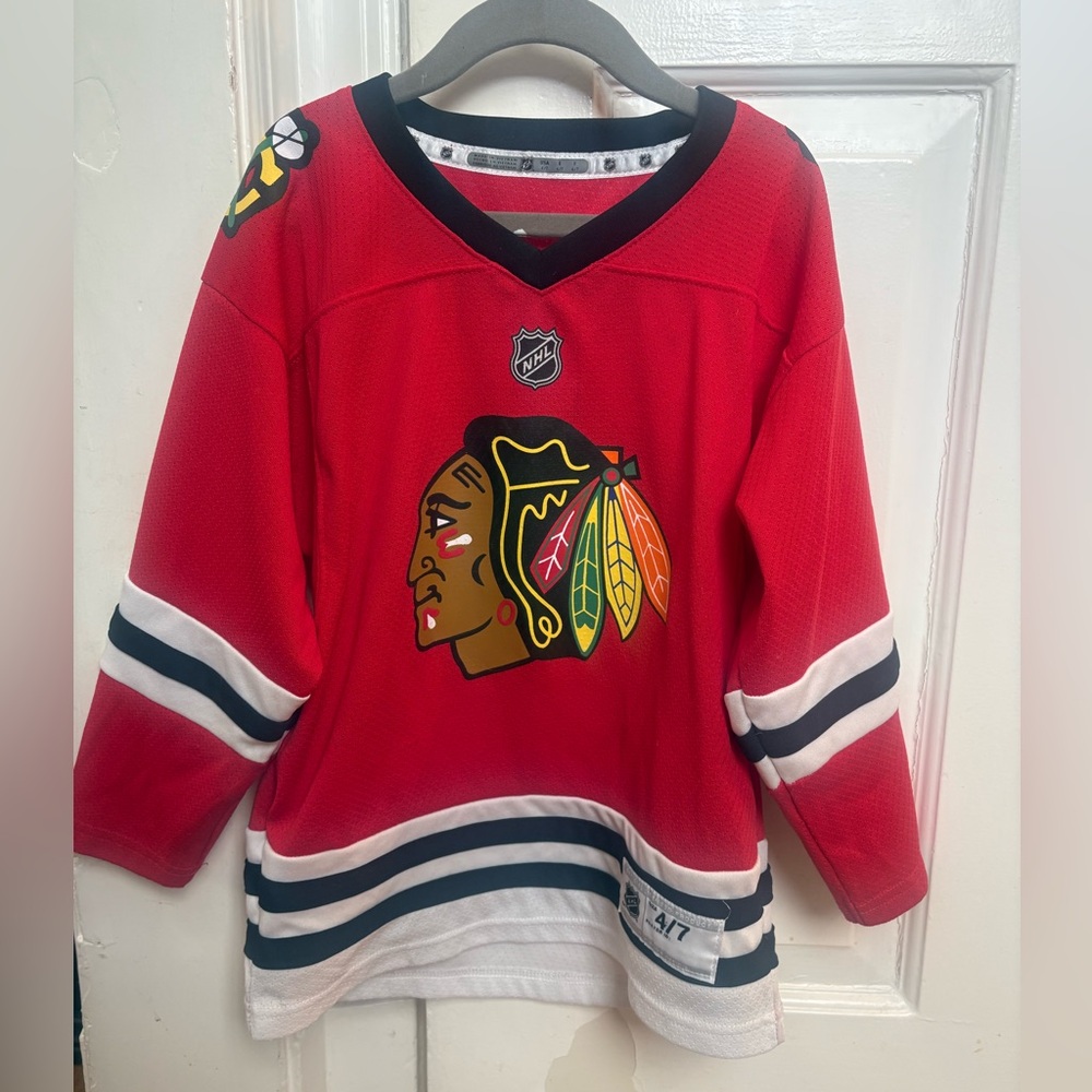 Blackhawks long sleeve jersey size 4/7